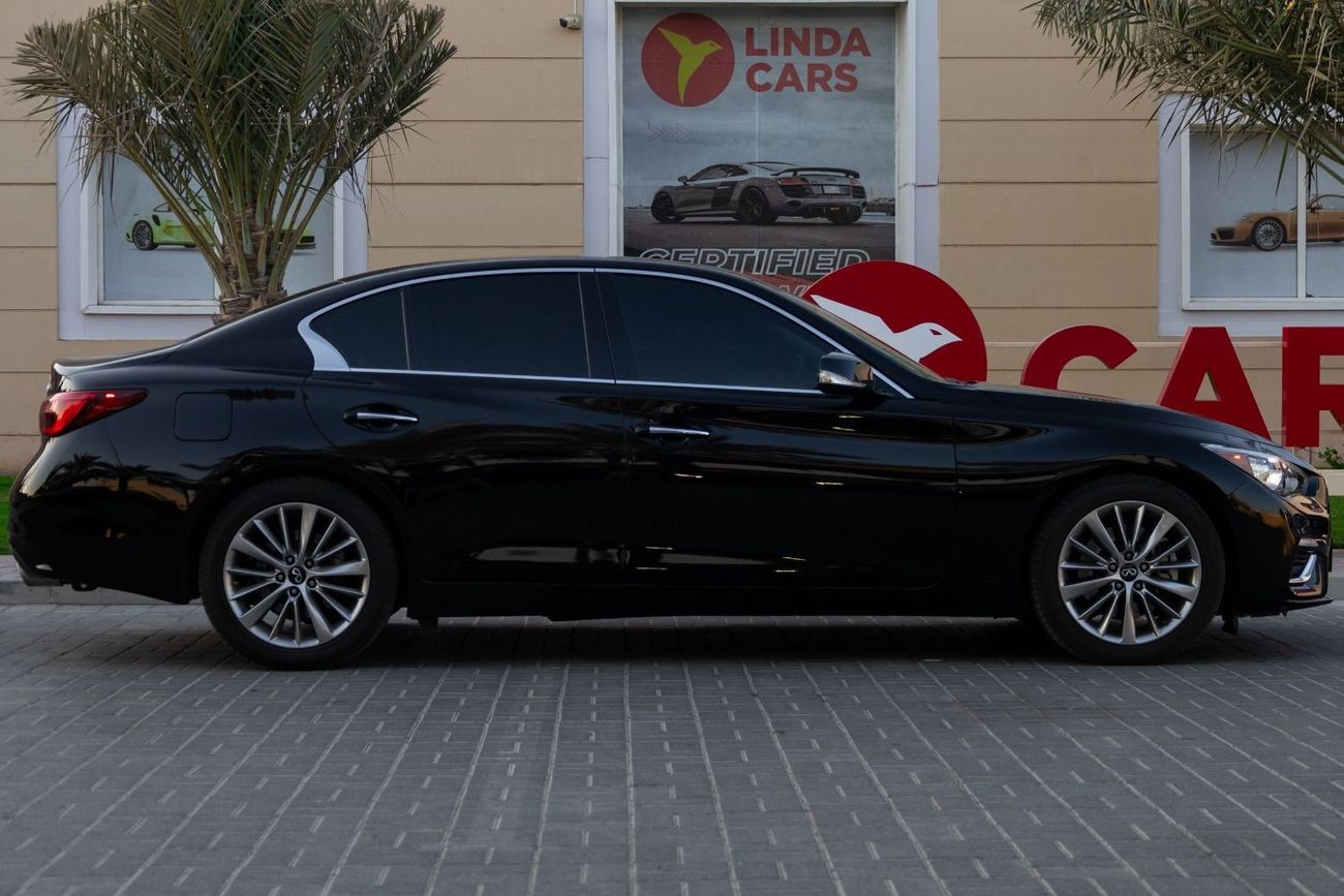 Infiniti Q50 Luxe V37