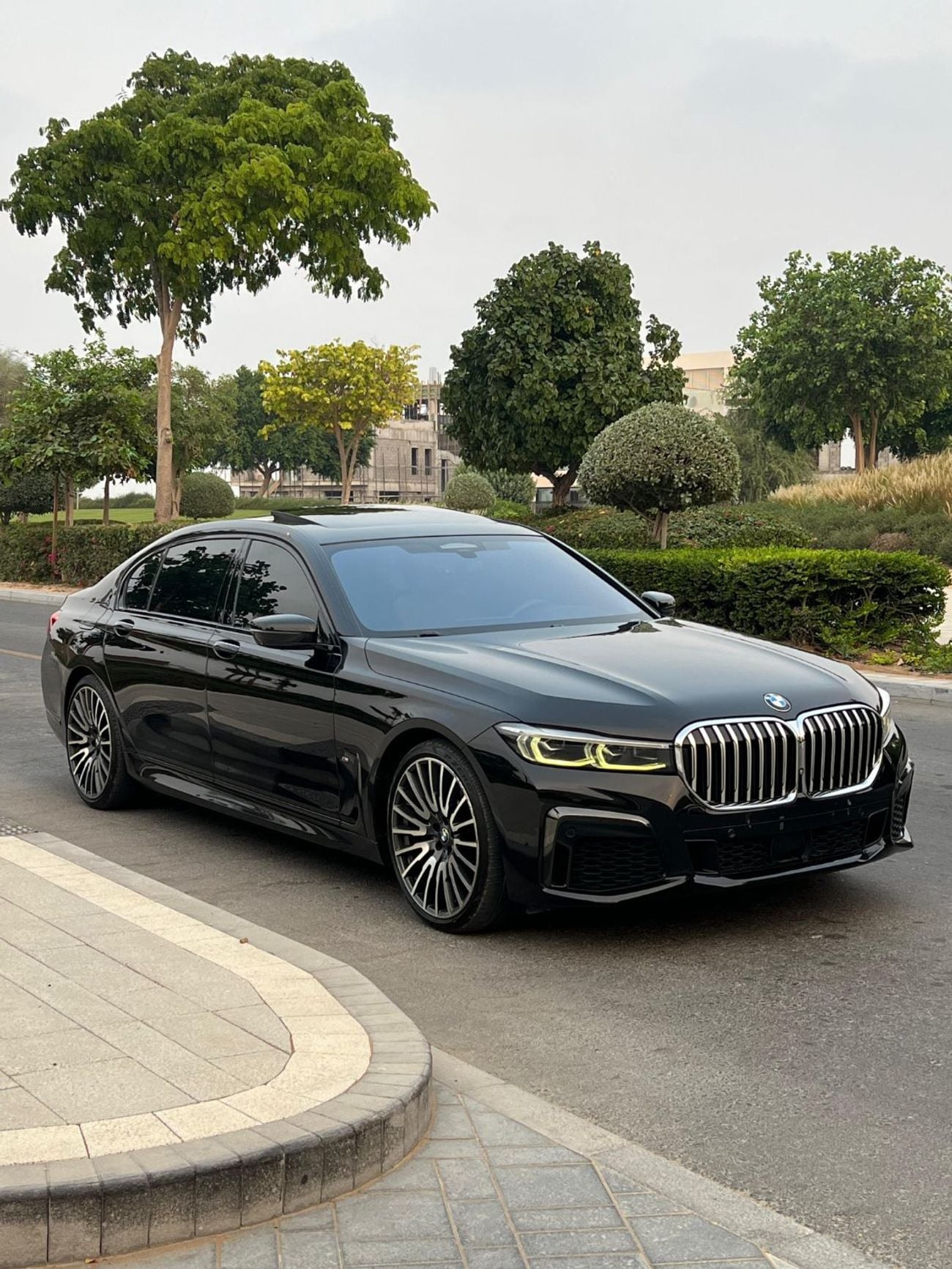 BMW 740i