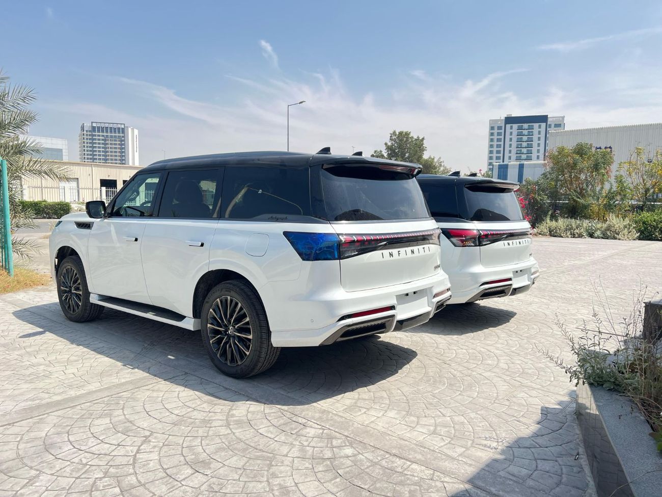 إنفينيتي QX80 Autograph Captain Chairs 3.5L