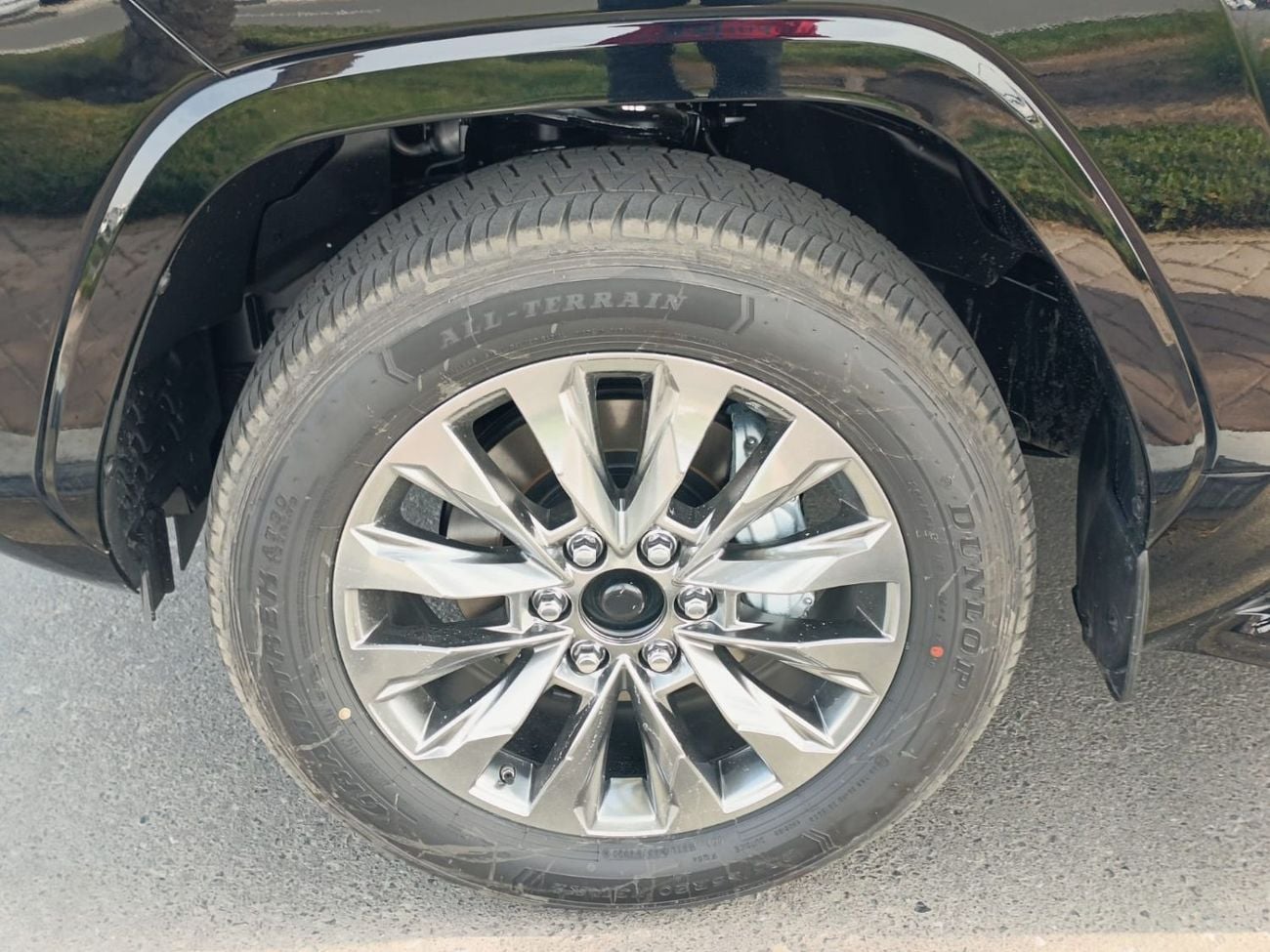 Toyota Land Cruiser VX || 3.3L DIESEL V6 || RADAR / REAR ENTERTAINMENT DVD / LEATER ,SUNROOF (CODE # VX)