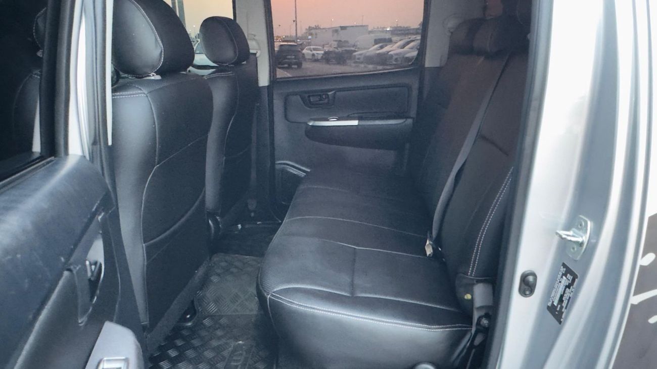 Toyota Hilux DOUBLE CABIN | 3.0L DIESEL | BULL BAR + ROLL BAR | RHD | AUTOMATIC  TRANSMISSION | 2015