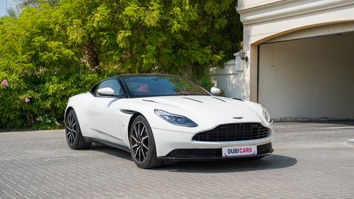 أستون مارتن DB11 V12 AMR 5.2L twin turbo GCC خليجي Factory warranty No accidents Full service history