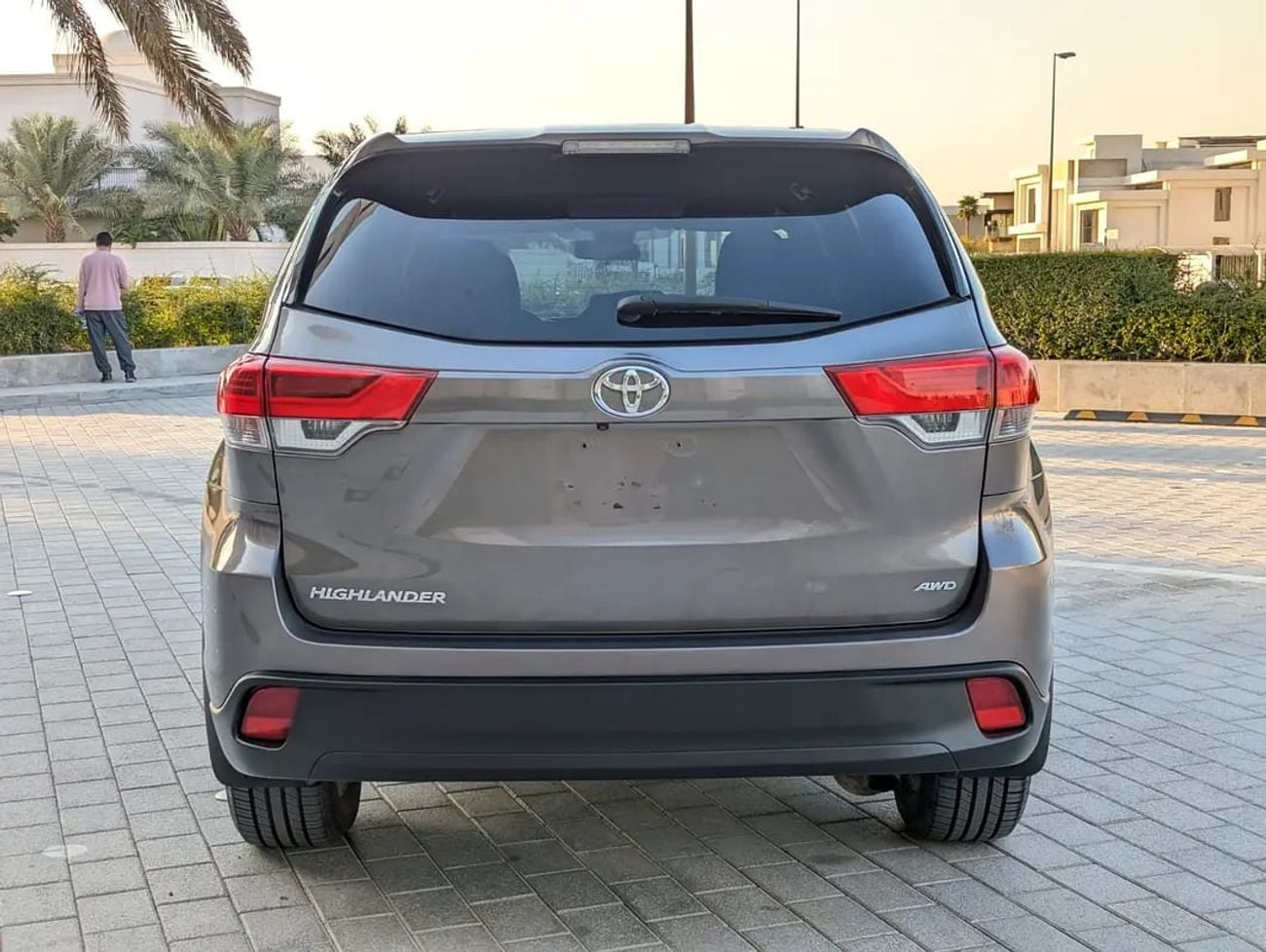 تويوتا هايلاندر Le Plus 3.5L V6- Rear Camera - 7 Seater