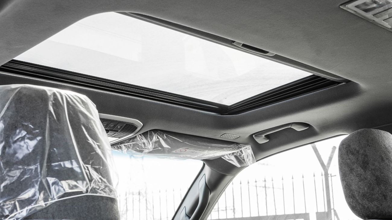 Toyota Land Cruiser 2025 Toyota Land Cruiser GXR 4.0L AT Petrol (White-Black)