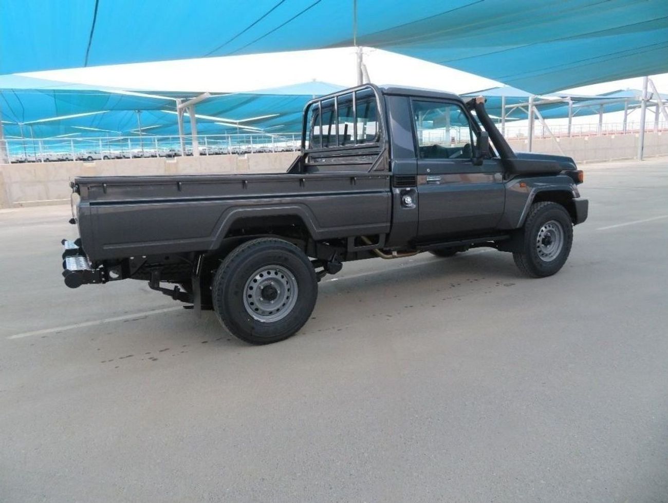 تويوتا لاند كروزر بيك آب 79 V6 Petrol Automatic Transmission 2024YM