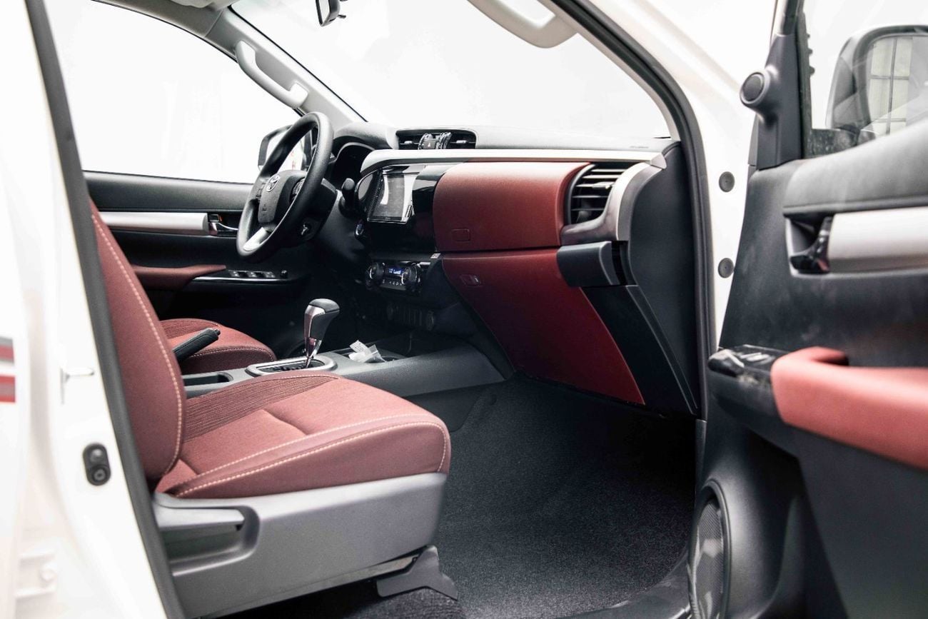 تويوتا هيلوكس HI 2.7L – White Inside Maroon | Export Only