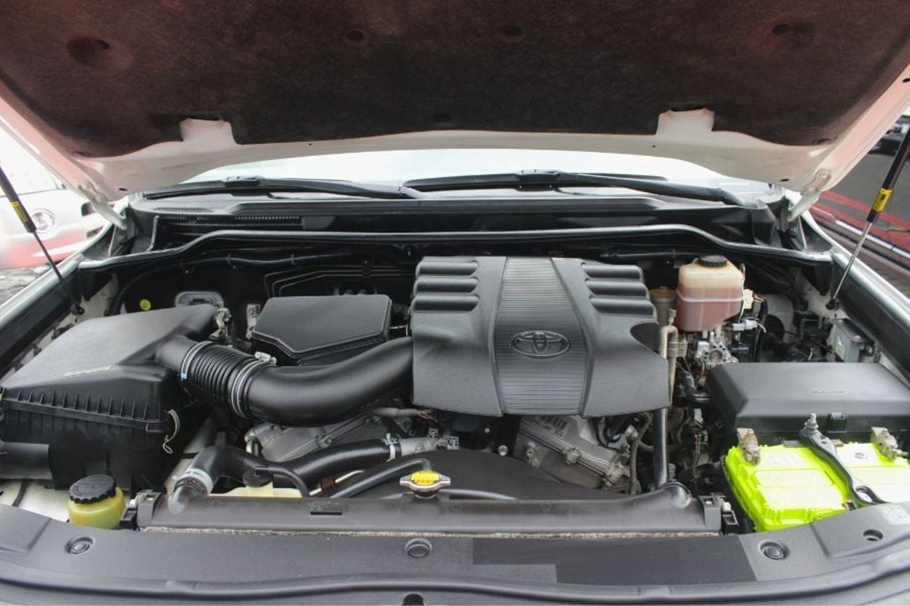 Toyota Land Cruiser GXR 4.0L (271 HP) 4WD