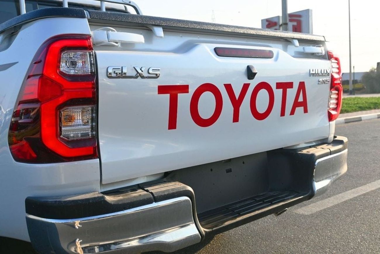 تويوتا هيلوكس Toyota Hilux 2.7L Petrol Automatic 4WD 2025