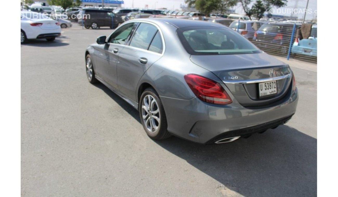 مرسيدس بنز 300 USED CAR in Very Good Condition