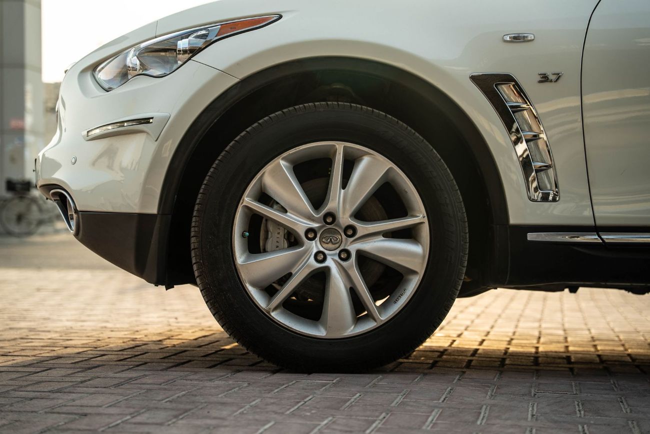 إنفينيتي QX70 Luxury 2019 GCC 3.7L V6 Full Service History