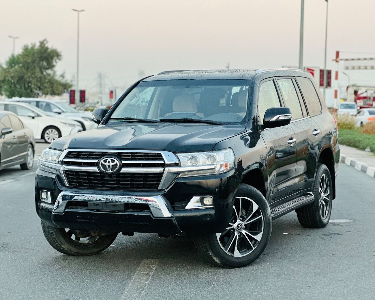 Toyota Land Cruiser VXR 5.7L 4WD