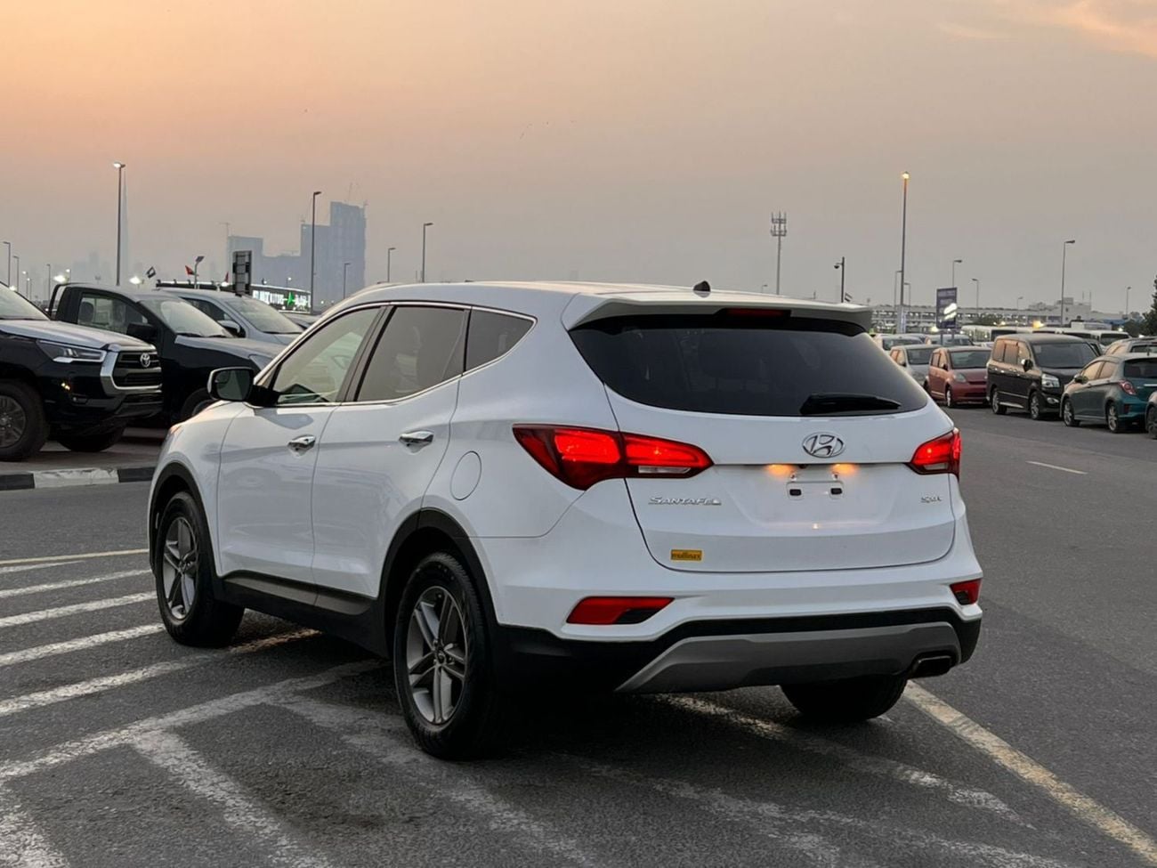 Hyundai Santa Fe SPORT (NON GCC) 2018 Hyundai Santa Fe 2.4L V4 - Apple Play & Android - Rear Camera - 2 keys