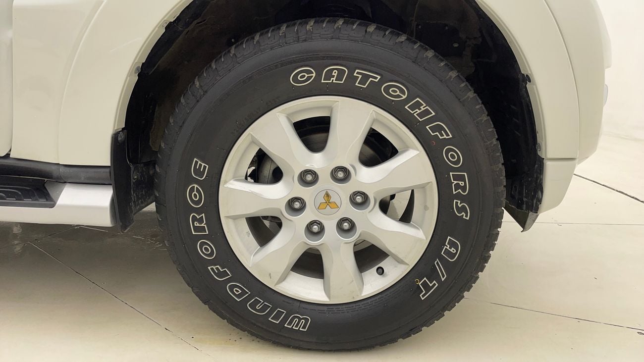 ميتسوبيشي باجيرو GLS TOP 3 | بدون دفعة مقدمة | اختبار القيادة في المنزل