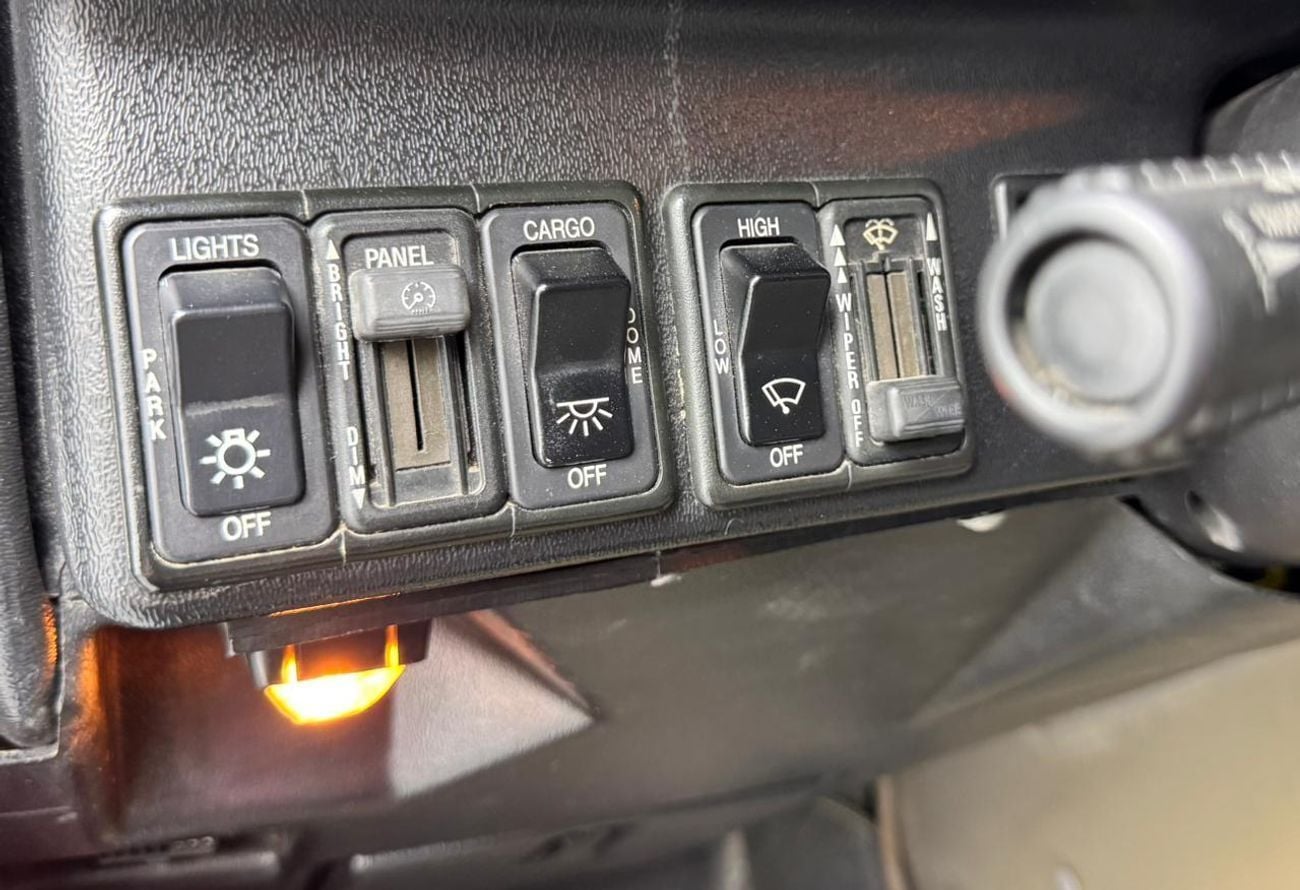 Hummer H1 STD 2002 Hummer H1, Apple CarPlay, Android Auto, Excellent Condition, American Specs