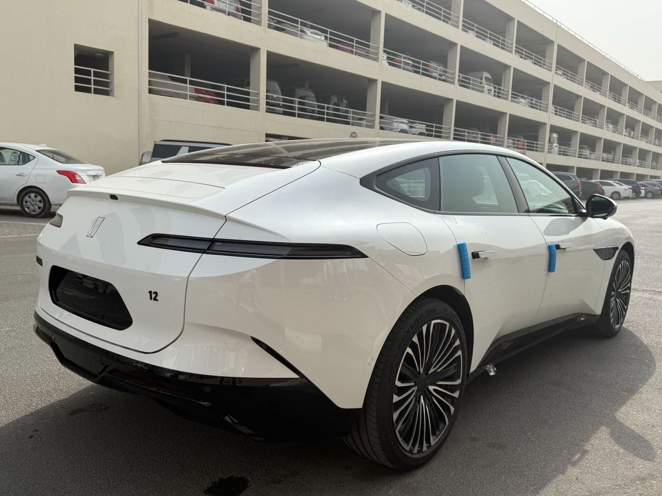 أفاتر 12 Luxury RWD