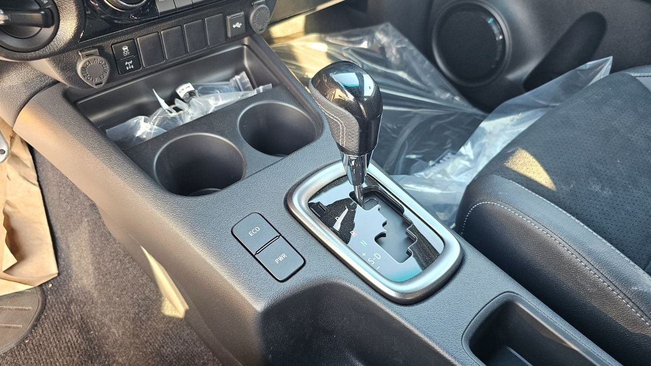تويوتا هيلوكس Hilux 2.8 GR-SPORT 4WD AT 2026YM GCC WHITE WITH DIGITAL REAR VIEW MIRROR