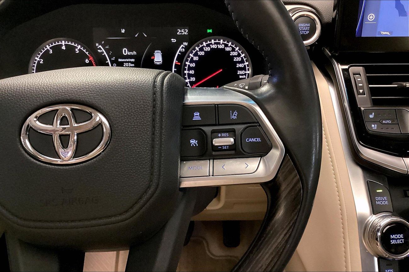 Toyota Land Cruiser VXR | National Day Celebration | Guaranteed Warranty | 0 Down Payment