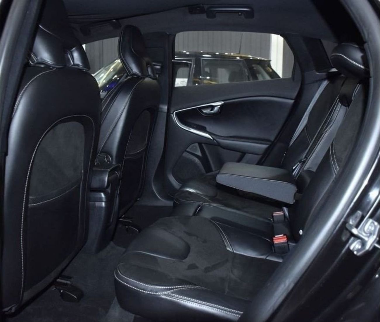 فولفو V40 EXCELLENT DEAL for our Volvo V40 T5 ( 2018 Model ) in Black Color GCC Specs