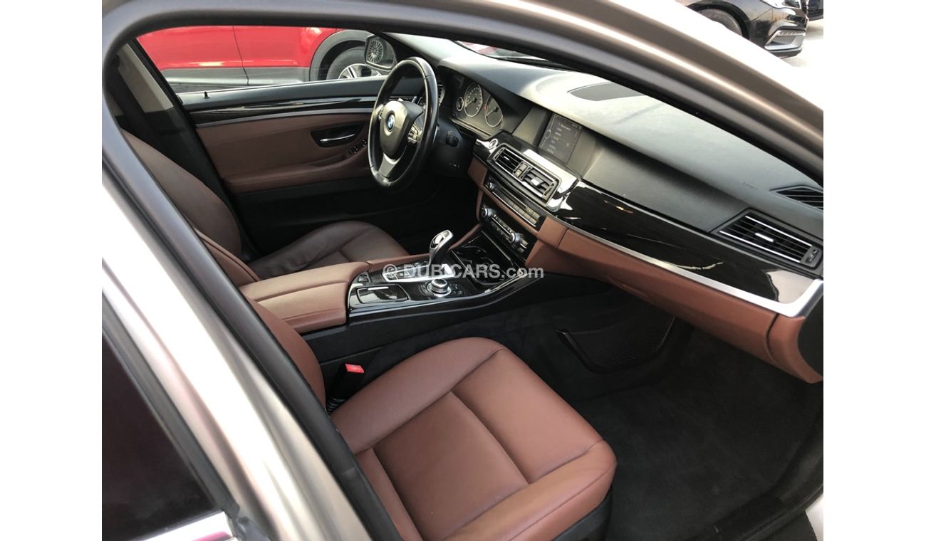 بي أم دبليو 530i موديل 2012 خليجي فل مواصفات كراسي جلد ومثبت سرعه وتحكم كهربي كامل ونظام صوت ممتاز وكاميرا خلفيه ومدخ