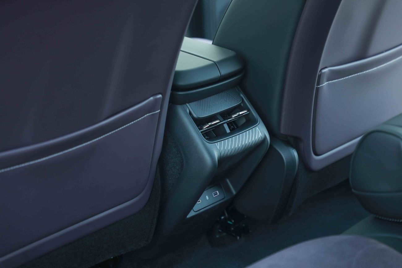 Lynk & Co 08 2024 LYNK & CO EM-P Time Limited 1.5 - Plug in hybrid - Purple inside Purple