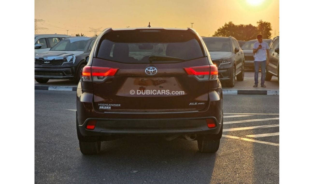Toyota Highlander 2017 Toyota Highlander XLE 4x4 Full Option 3.5L V6 /