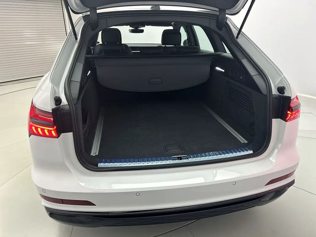 Audi A6 40 TFSI 2.0L Avant 40 TFSI 190hp S line (Ref# 22148) EXCLUSIVE RAMADAN OFFER: