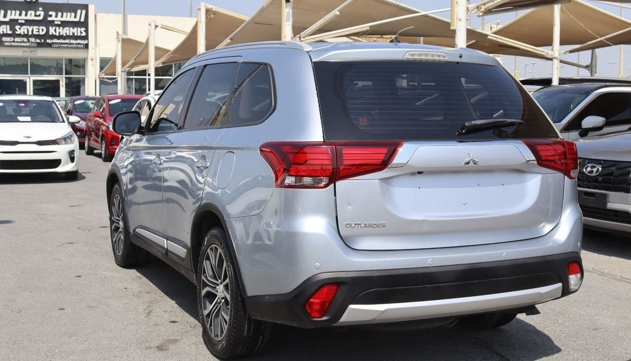 ميتسوبيشي آوتلاندر ميتسوبيشى آوتلاندر 2016-7 مقاعد -  خليجى بحاله ممتازه ممشى 155000 كم بمحرك  2.4L بسعر 30000 درهم