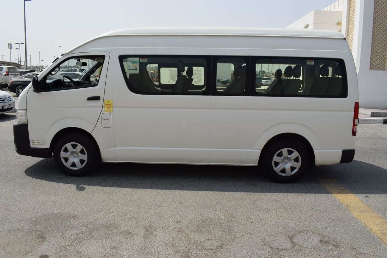 Toyota Hiace GL 13 seater bus, model:2018. Only done 79000 km