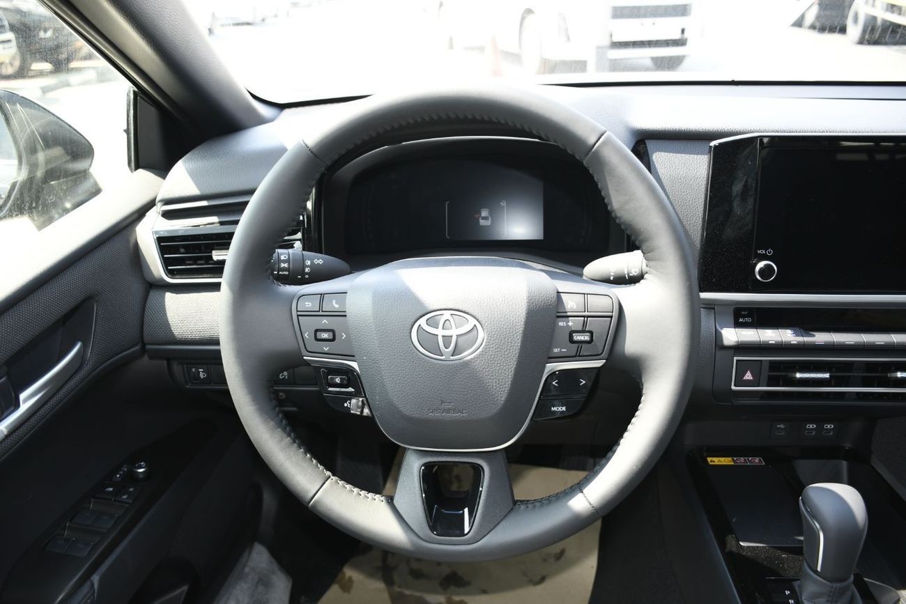 Toyota Camry LE 2.5L with Wireless Charger ( Ready Stock )