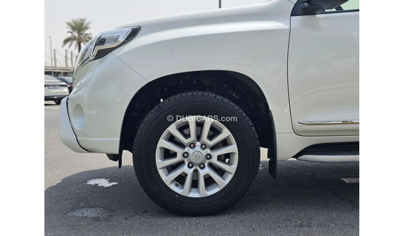 Toyota Prado TOYOTA PRADO VXR 4.0 2017 GCC SINGLE OWNER IN MINT CONDITION
