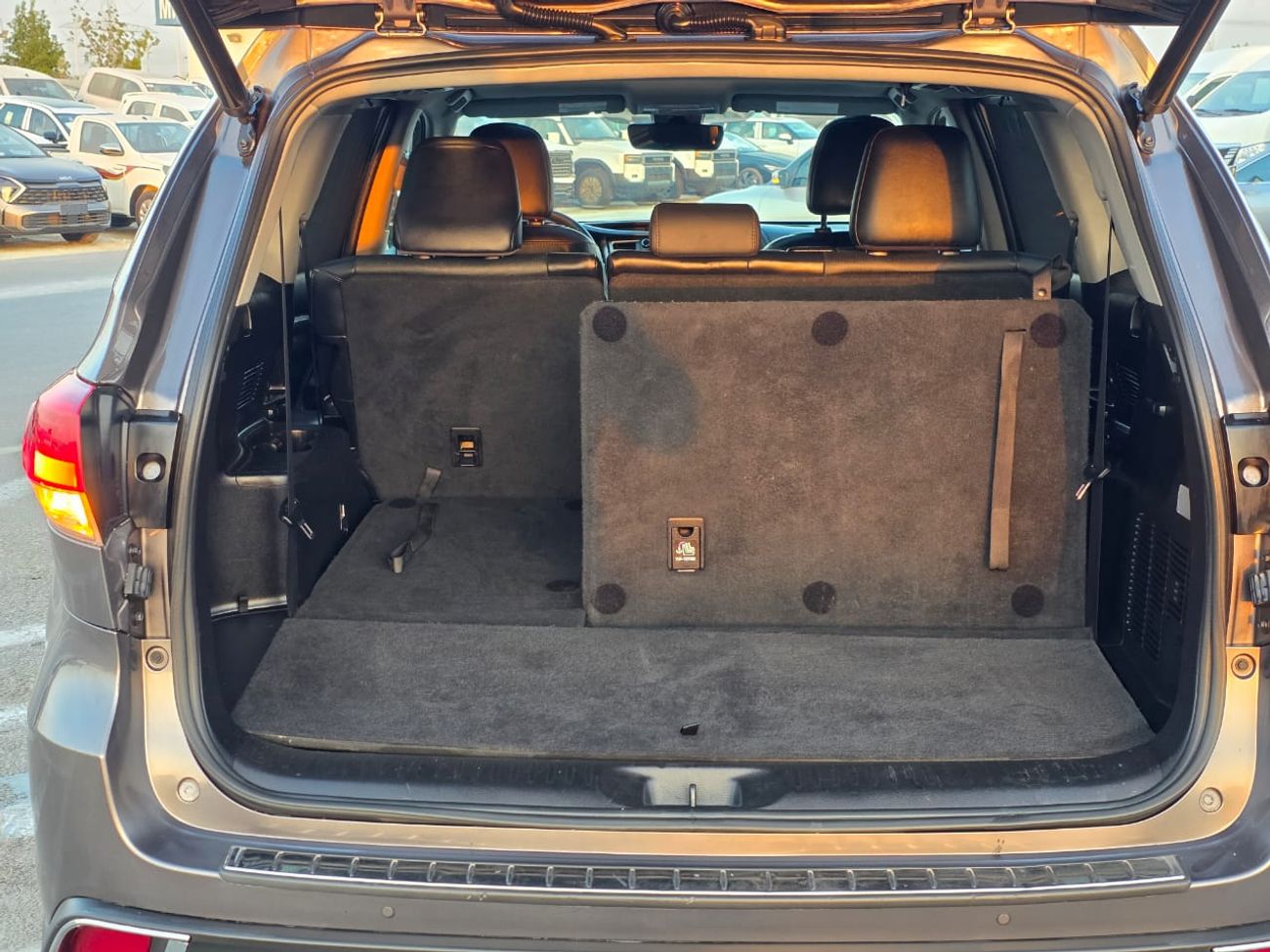 Toyota Highlander 2019 Model Limited Edition Sunroof , AWD, Push button and original leather