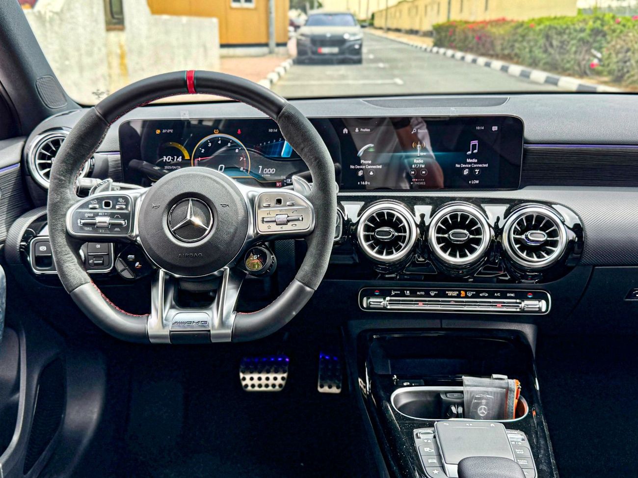 Mercedes-Benz A 35 AMG 4MATIC Hatchback 2022 Brand New Mercedes-benz A35 AMG 4MATIC / 2.0T / 306 Hp / European Specs