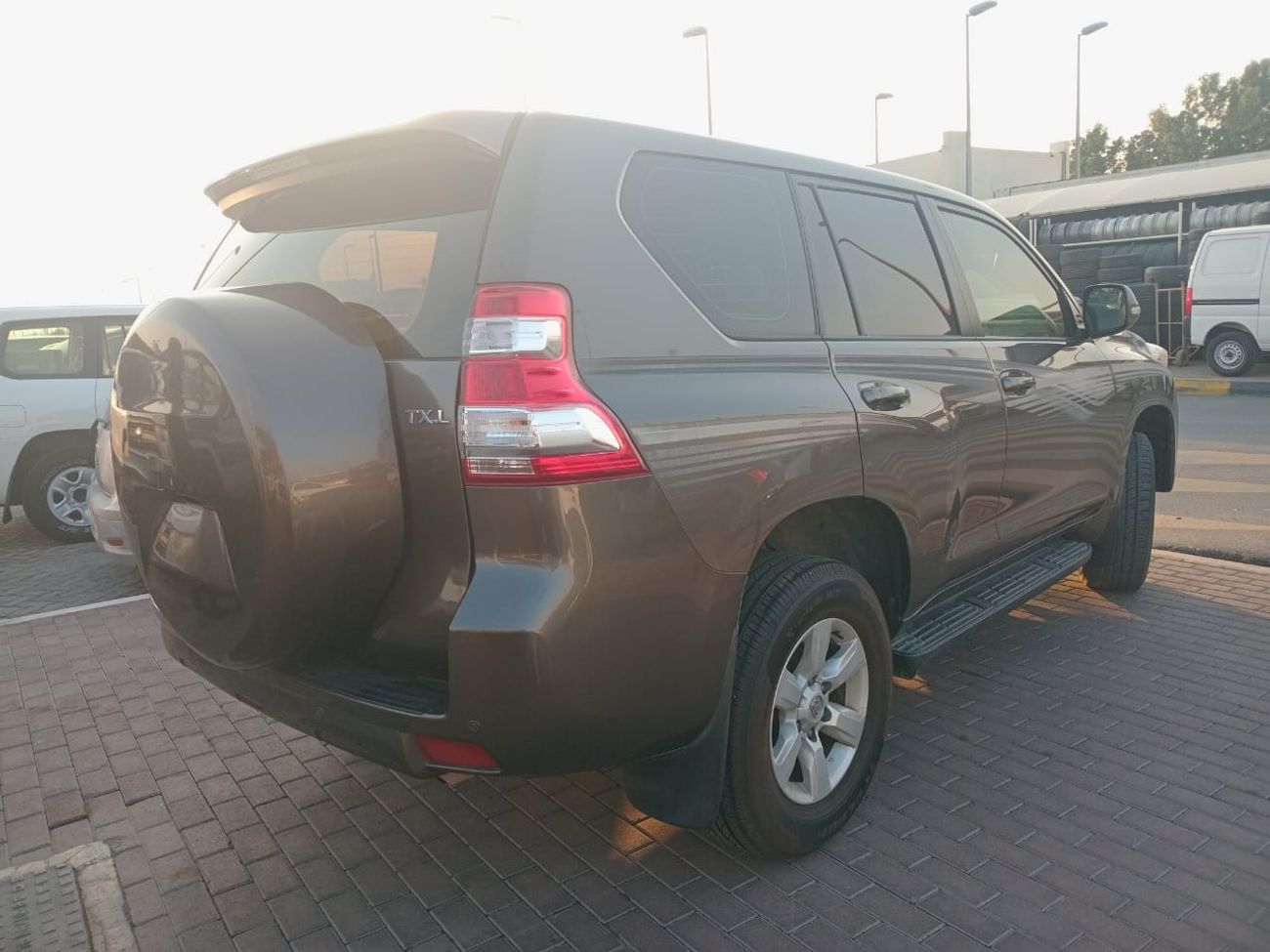 تويوتا برادو 2.7L 4WD PETROL AUTOMATIC TRANSMISSION