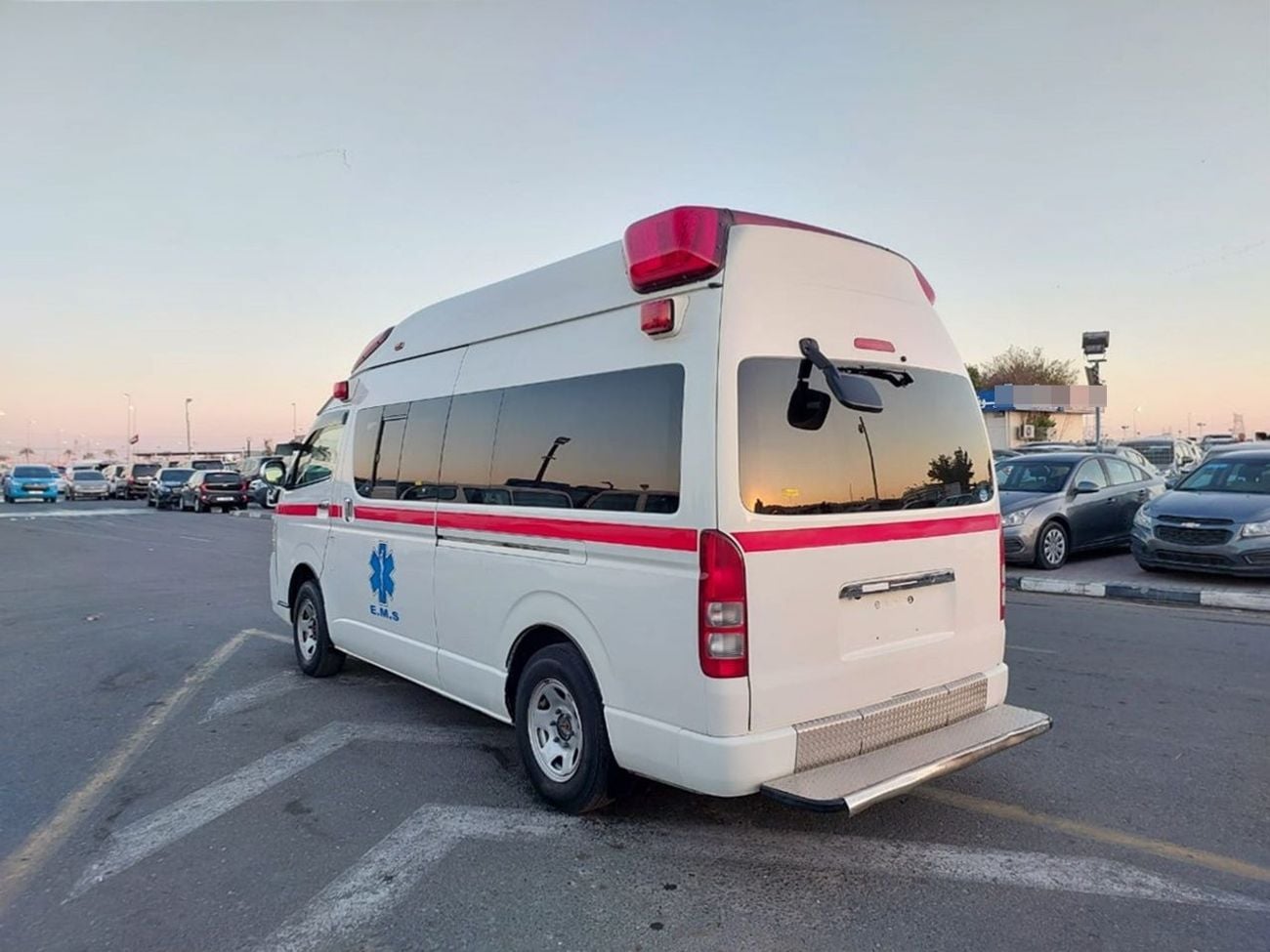 Toyota Hiace TOYOTA HIACE AMBULANCE VAN RIGHT HAND DRIVE(PM11334)