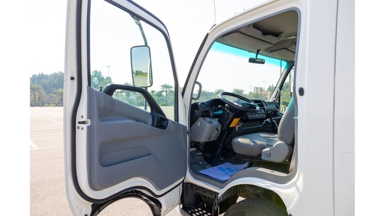 Hino 300 Series 614 2020 / Dual Cab 4.0L RWD / Diesel M/T with Rear AC / Like New Condition / GCC Specs