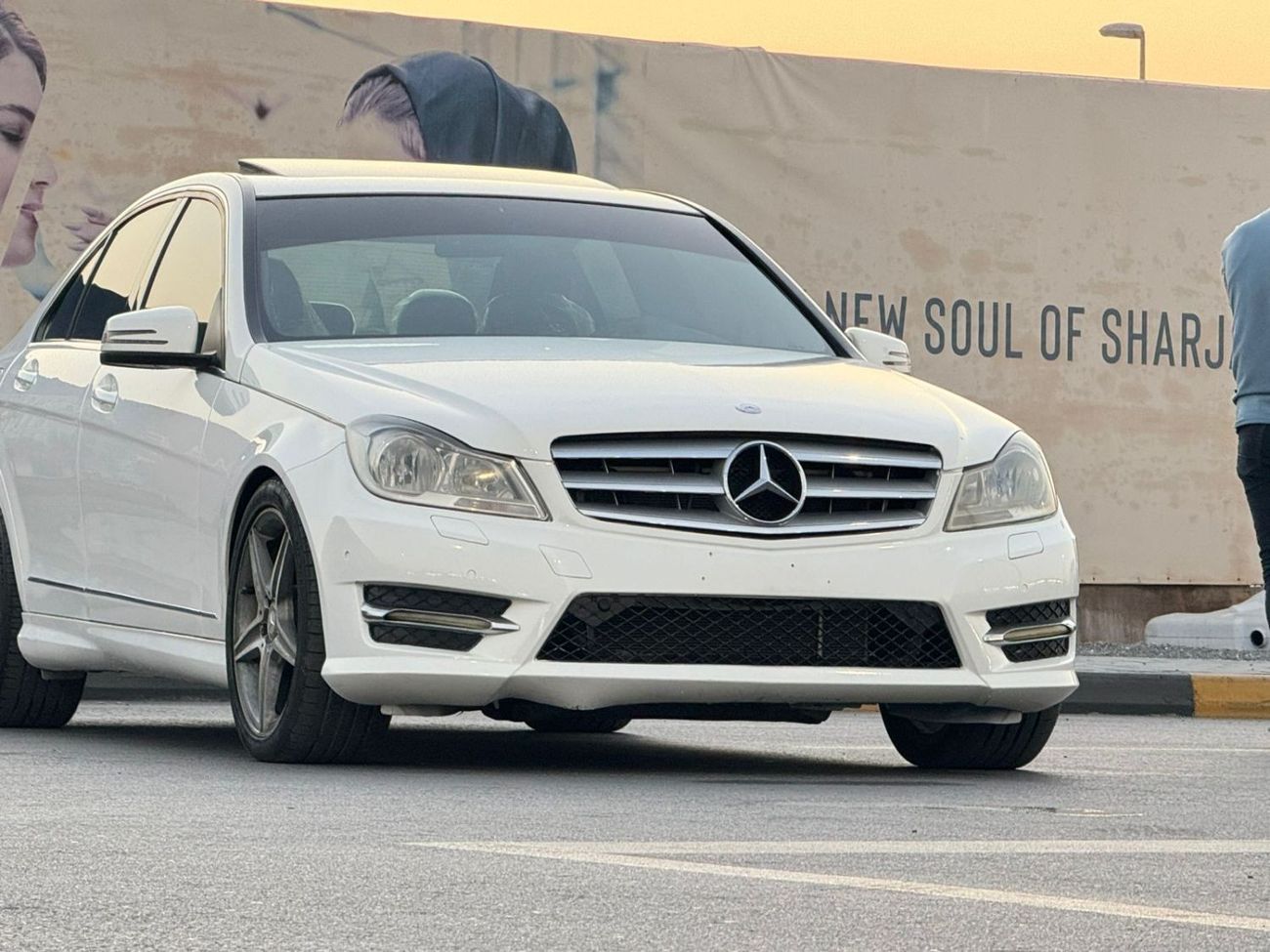 Mercedes-Benz C 300 Luxury 3.0L In excellent condition and requires no expenses