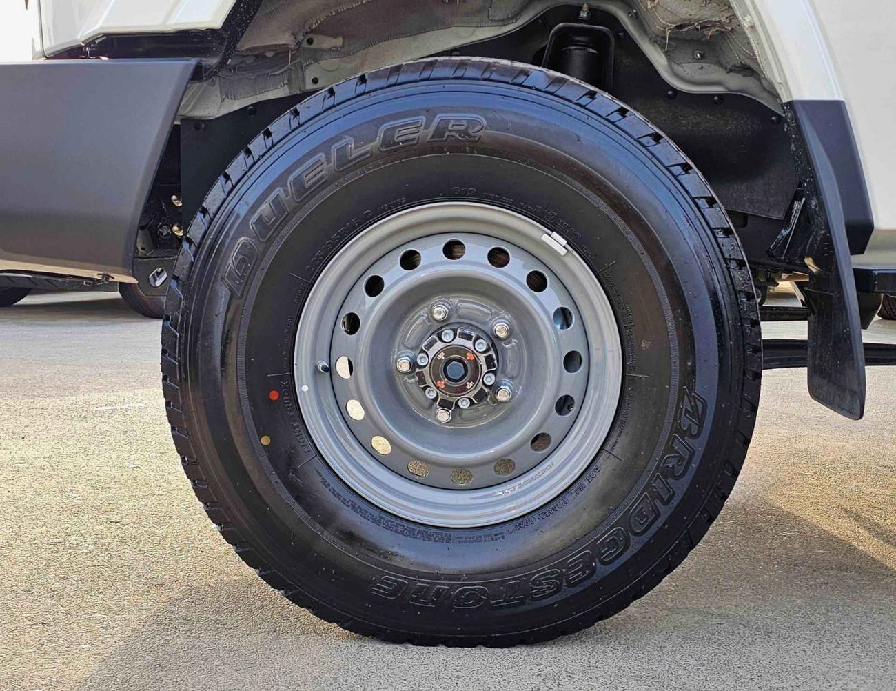 Toyota Land Cruiser 70 HARD TOP LC78 3 DOOR/DUAL TANK, SNORKEL/WITOUT PWR WINDOWS/2.8L DIESEL 4WD/CODE#E