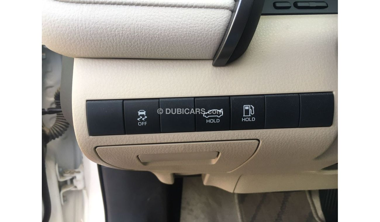 تويوتا كامري LE تويوتا كامري LE (AXVH71) 2.5 لتر سيدان هجين دفع أمامي 4 أبواب لون أبيض 2020 موديل دفع بدء ناقل حر