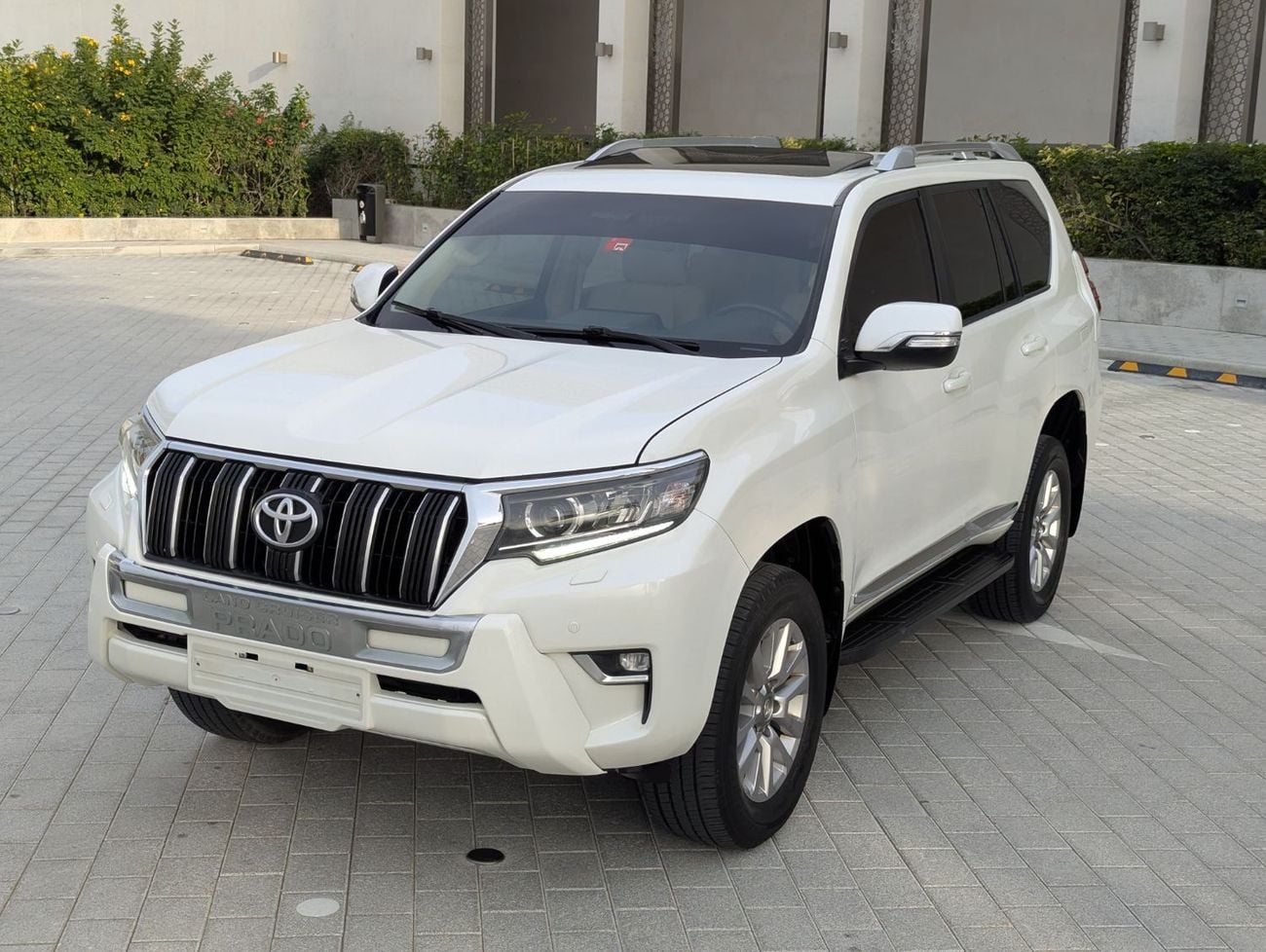 تويوتا برادو Toyota Prado v6 4.0L Petro engine LHD white colour