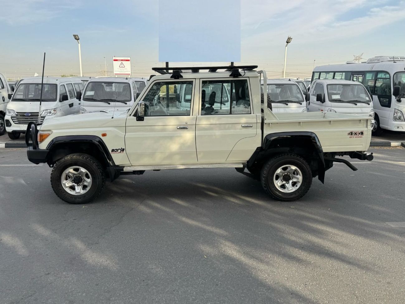 تويوتا لاند كروزر بيك آب Diesel ,Right Hand Drive ,4 Doors ,4.5 Liter ,Manual Transmission ,Power Windows