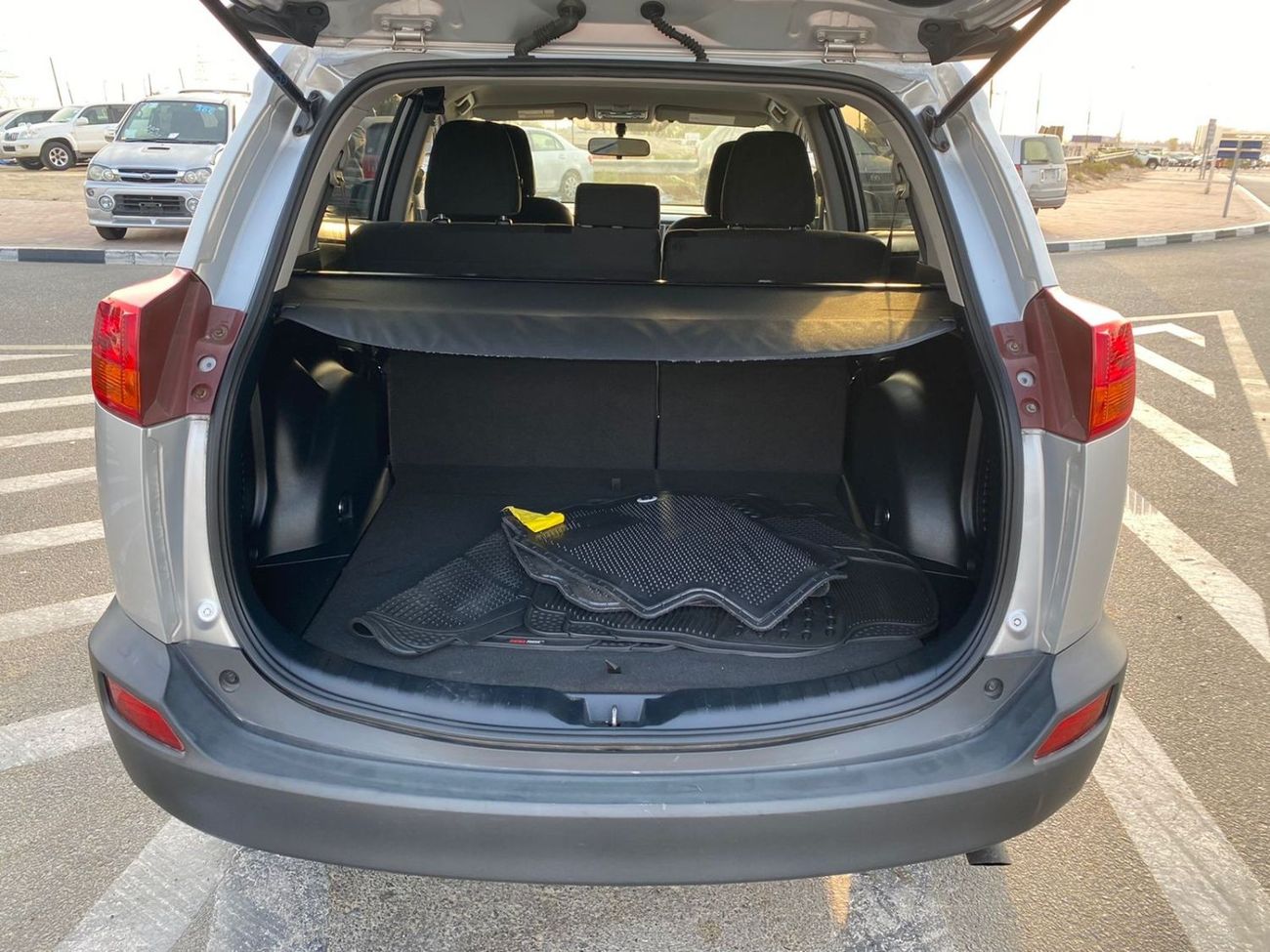 Toyota RAV4 2014 TOYOTA RAV4 LE AWD / MID OPYION