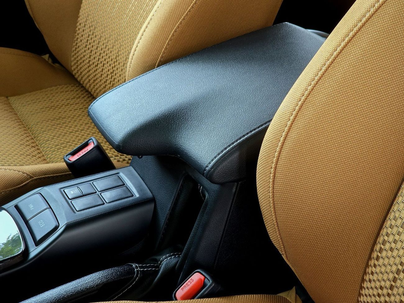 Toyota Fortuner TOYOTA FORTUNER PETROL 2.7 - MANUAL A.C - ALLOY WHEELS - 2025 MODEL - WHITE INSIDE BROWN - GCC SPECS