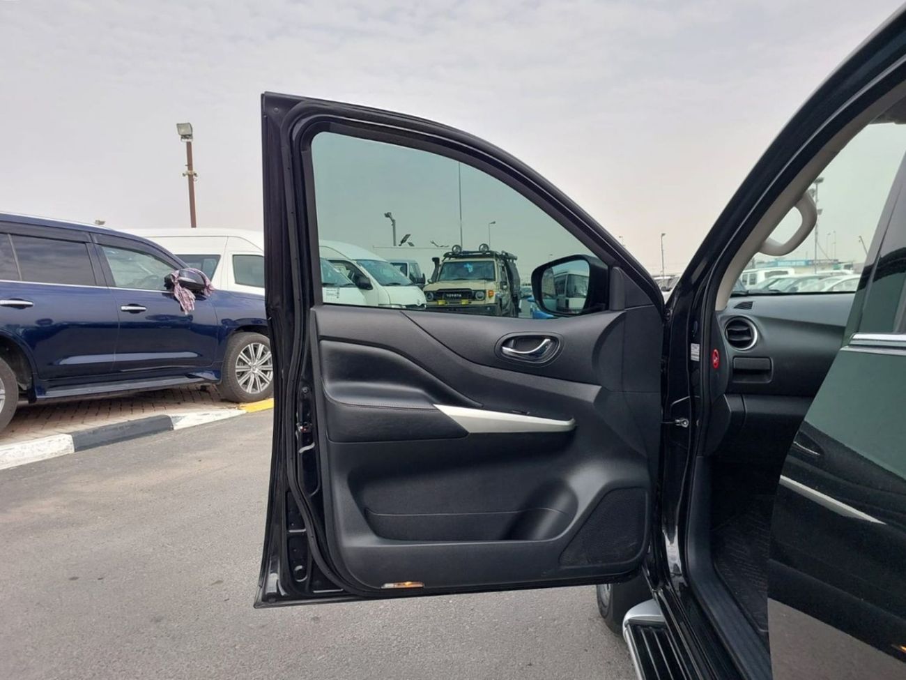 Nissan Navara NISSAN NAVARA PICK UP RHD 2020 MODEL 2.3 L DIESEL AUTOMATIC(PM71719)