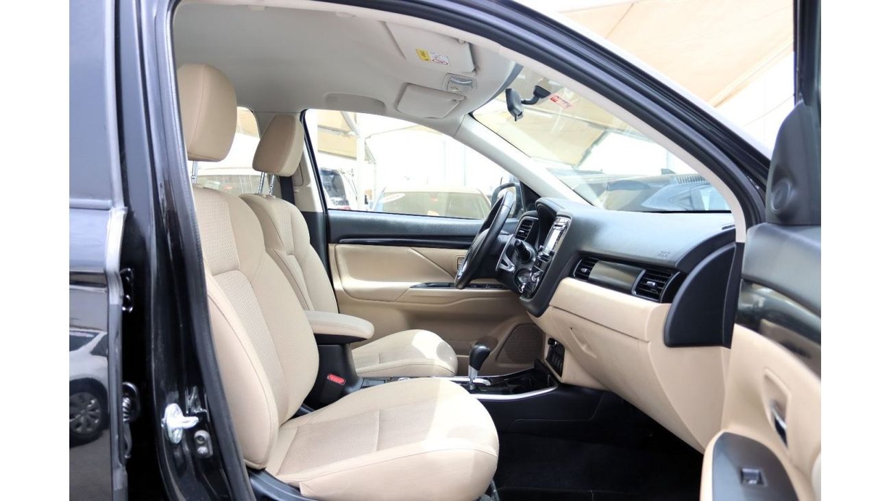 Mitsubishi Outlander GLX Basic ACCIDENTS FREE - ORIGINAL PAINT - GCC - 7 STR - ENGINE 2400 CC - V4