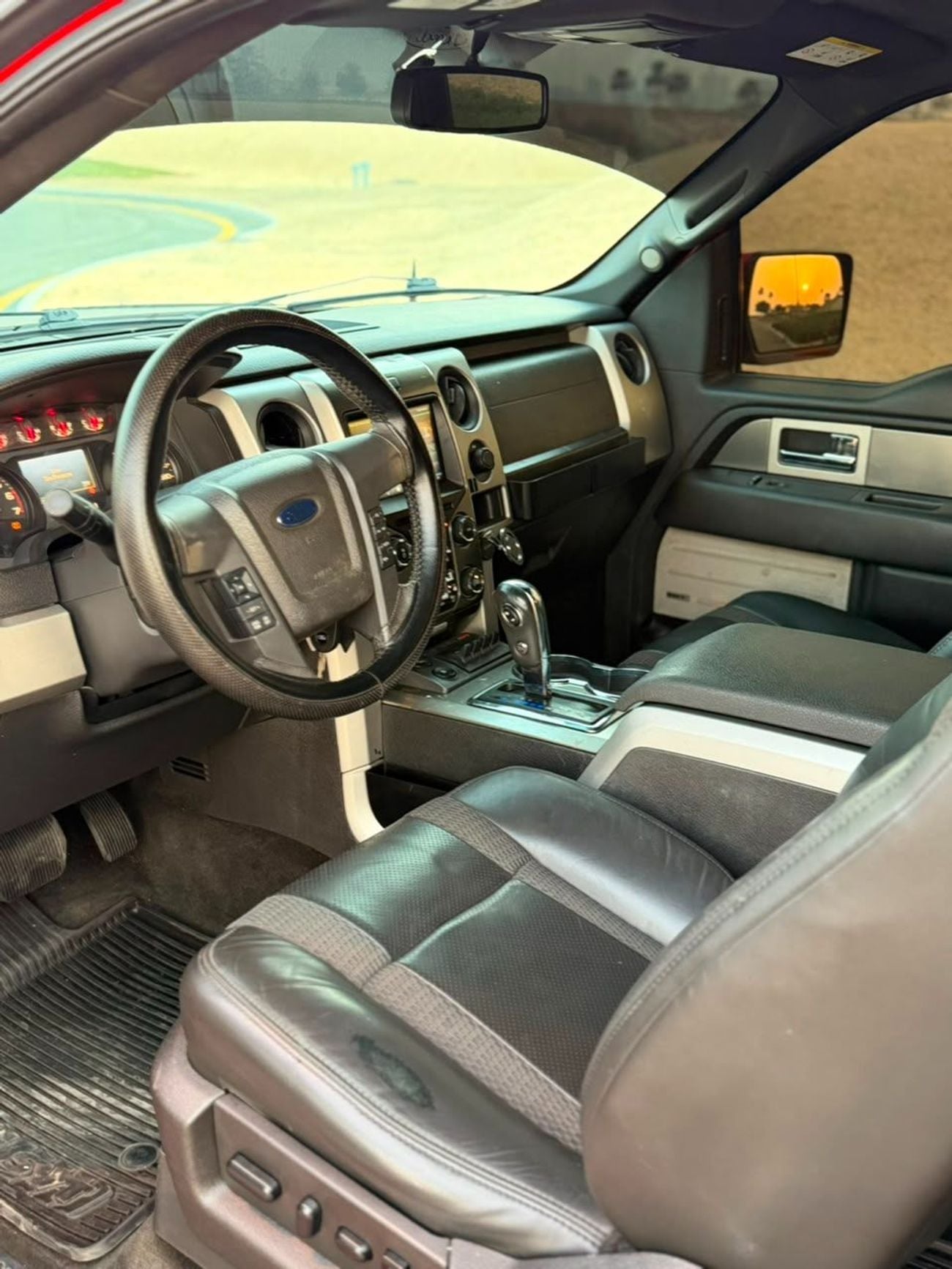 Ford F-150 SVT RAPTOR SUPER CAB