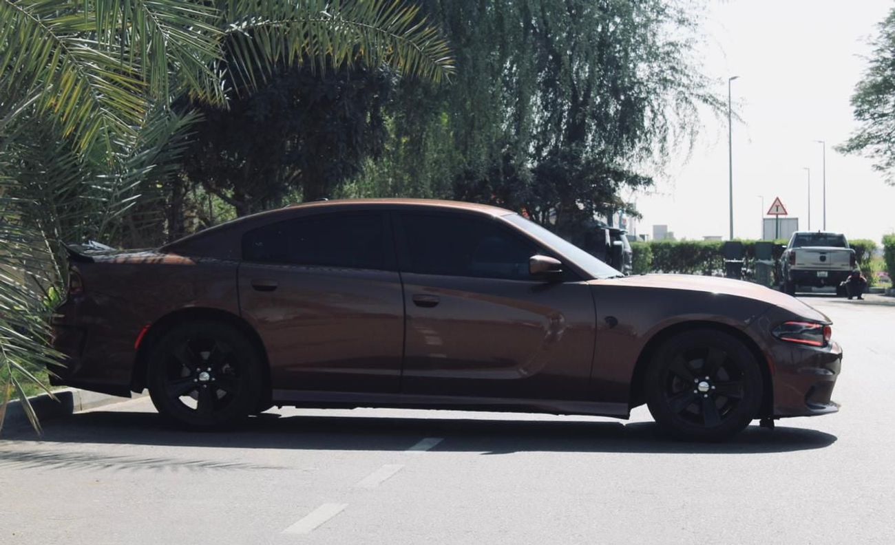 دودج تشارجر Unleash pure muscle with this Dodge Charger 2017, upgraded with an SRT body kit for an aggressive, h