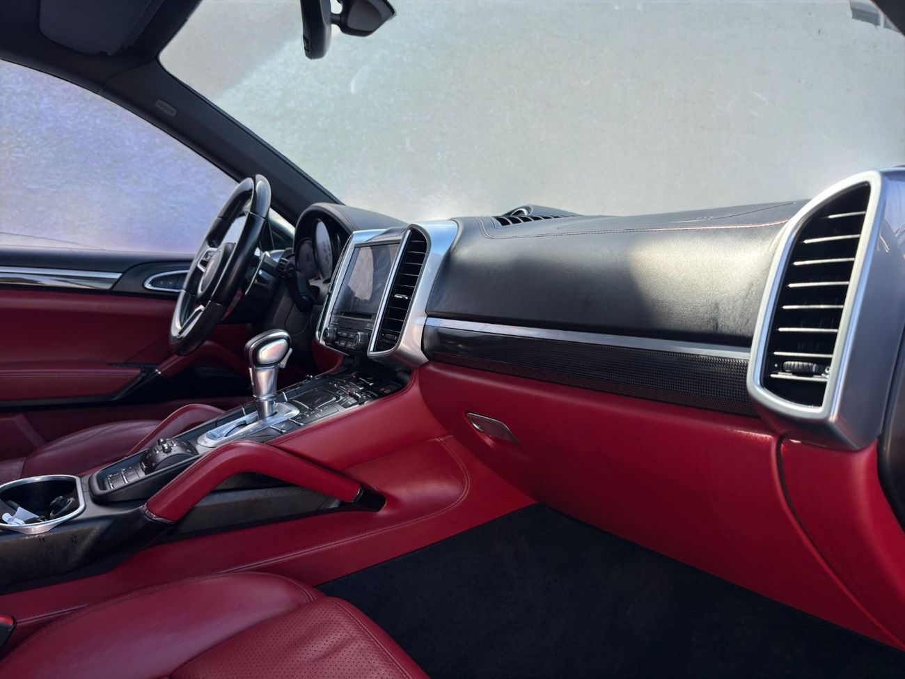 Porsche Cayenne S 3.6L V6 – 420 BHP | 2017 | GCC SPECS | AED 3,550 PER MONTH