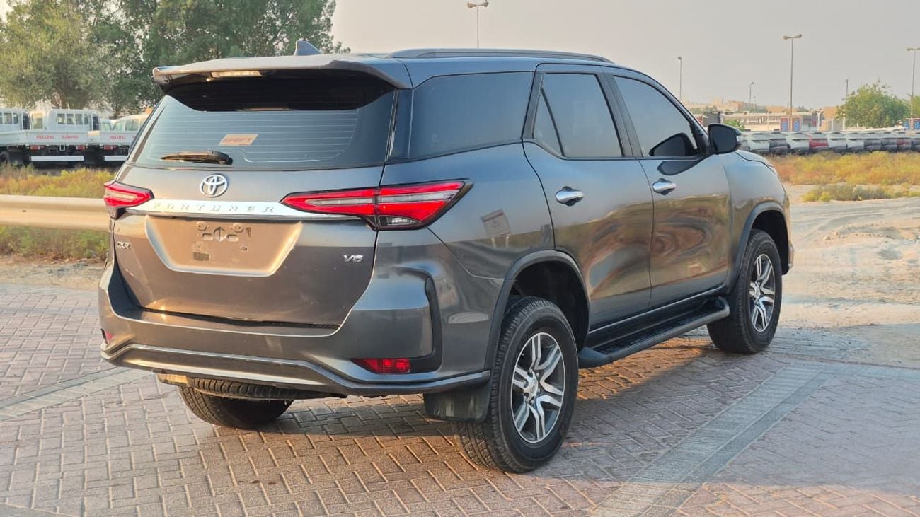 Toyota Fortuner GXR 4.0L (278 HP)