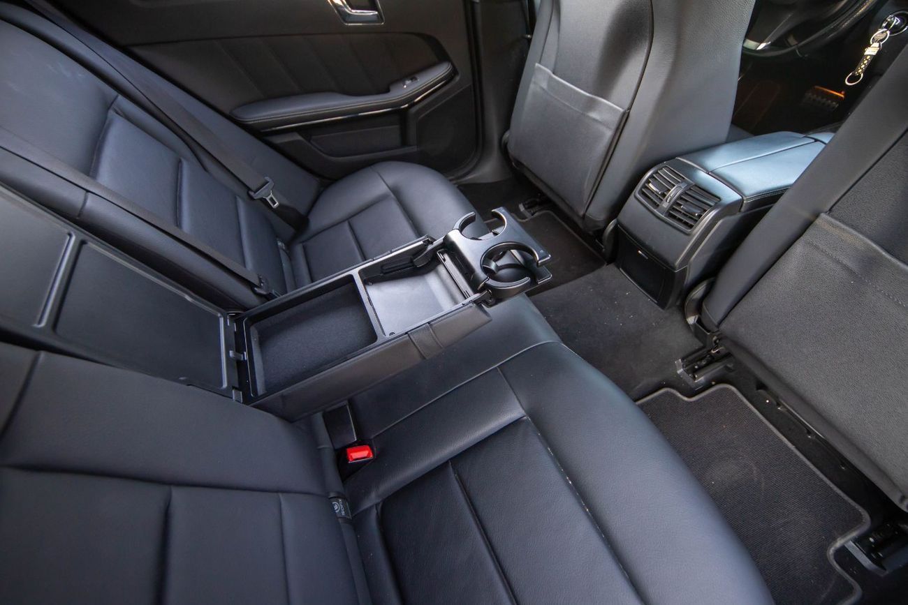 Mercedes-Benz E 350 Mercedes-Benz E350 2010, 3.5L V6, Automatic, RWD. Mileage: 180,000 km. Excellent condition inside an