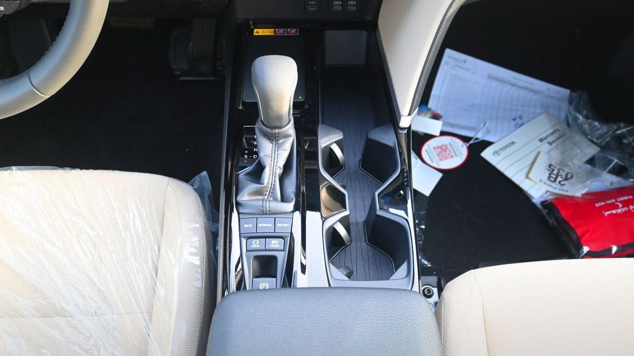 Toyota Camry Toyota Camry -LE- 2.5L Hybrid AT Panorama Full option